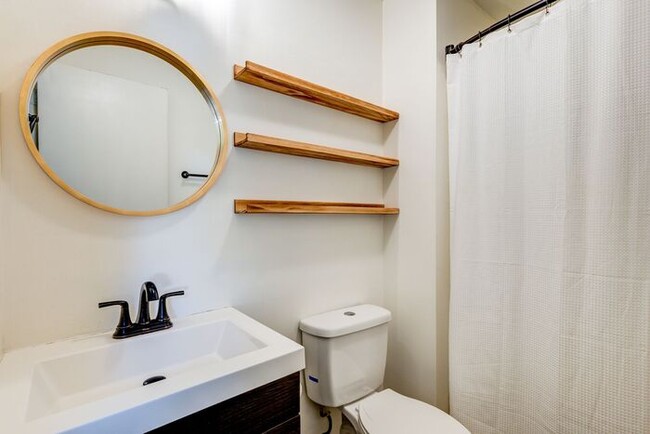 Building Photo - Private Home on Spacious Lot in Browns Sum...