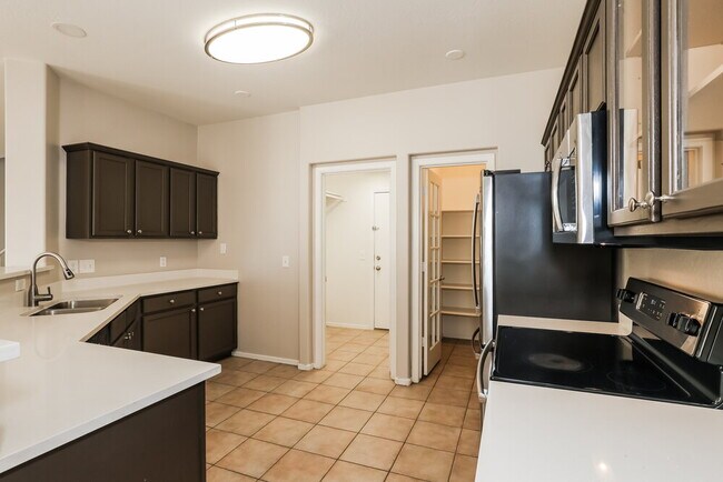 Building Photo - 13045 W Columbine Dr