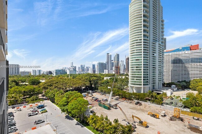 Building Photo - 1865 Brickell Ave