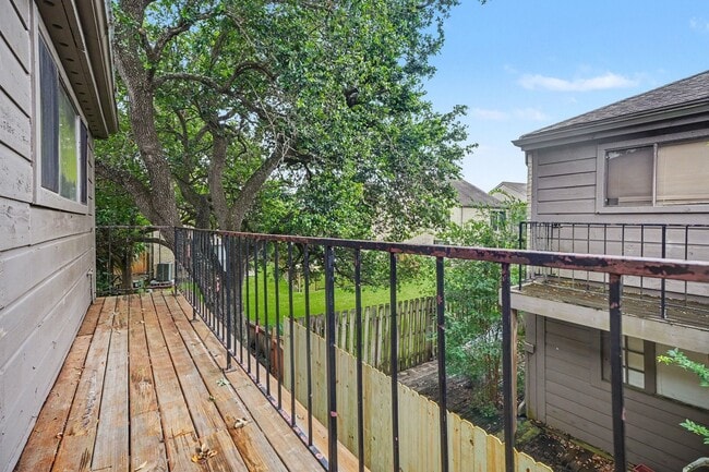 Building Photo - 18242 Lakeside Ln