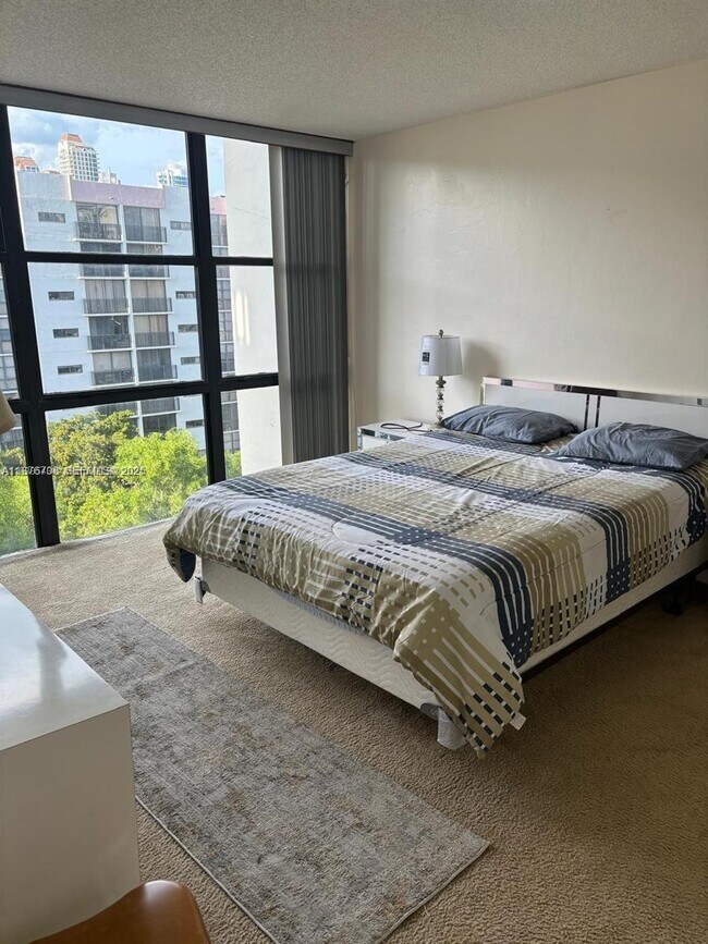 Building Photo - 17011 N Bay Rd