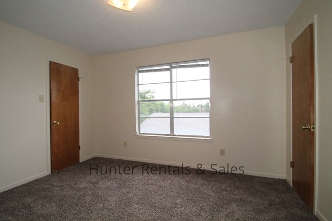 Building Photo - Rent Me Now!