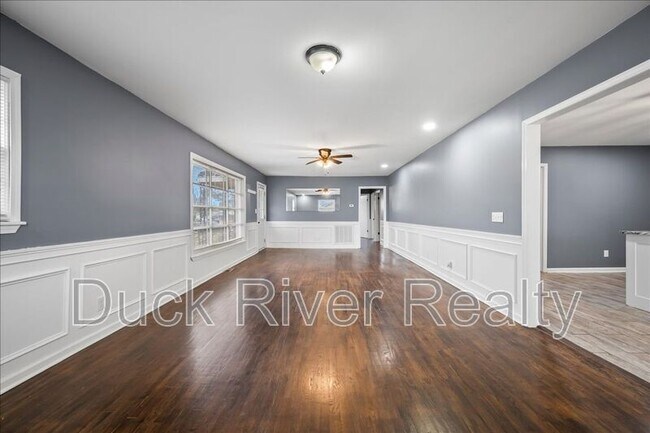 Building Photo - 406 7th St