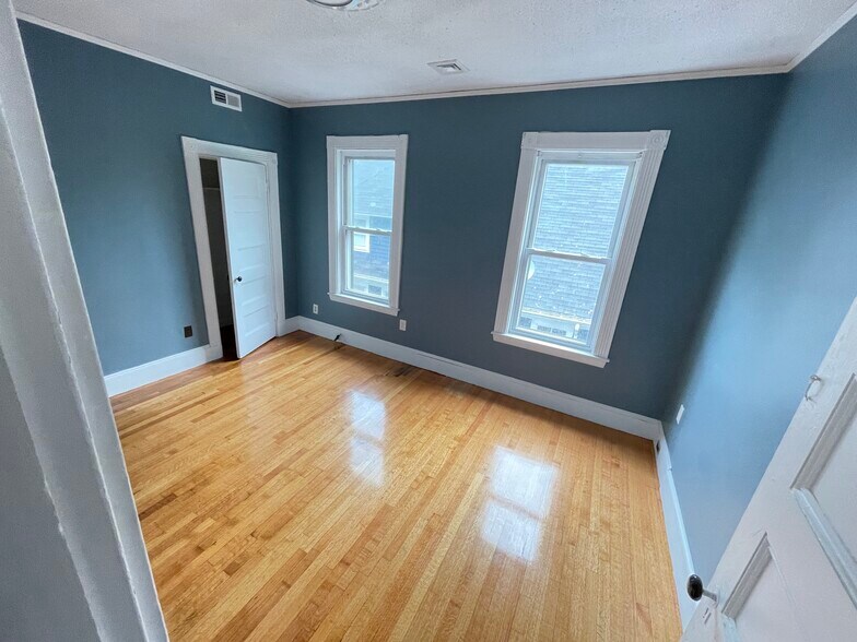 Building Photo - 17 Gaylord St
