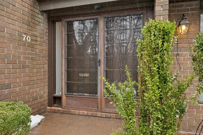 Building Photo - 70 Pheasant Run