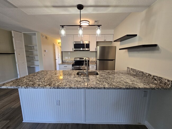 Building Photo - 3071 Huntleigh Dr