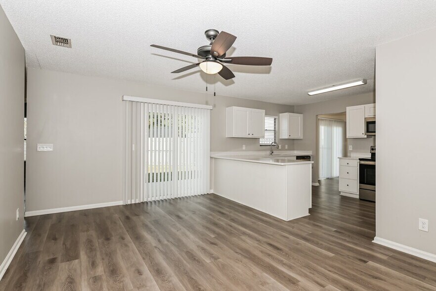 Building Photo - 2493 Bluffton Dr