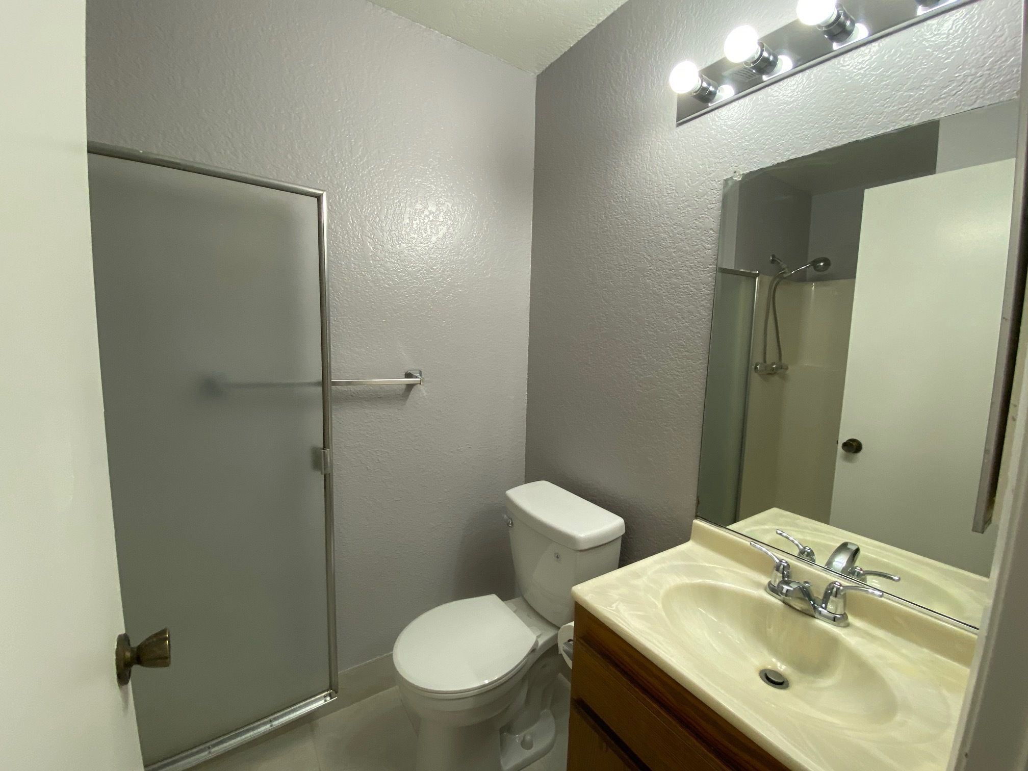 2nd full bath on hallway - 1914 Martina Ave