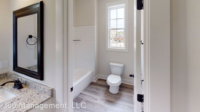Building Photo - 4 br, 4 bath House - 868 Twin Forks Ave #12