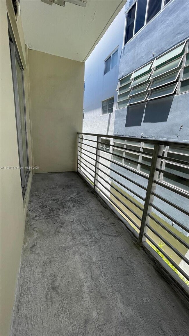 Building Photo - 1441 Lincoln Rd