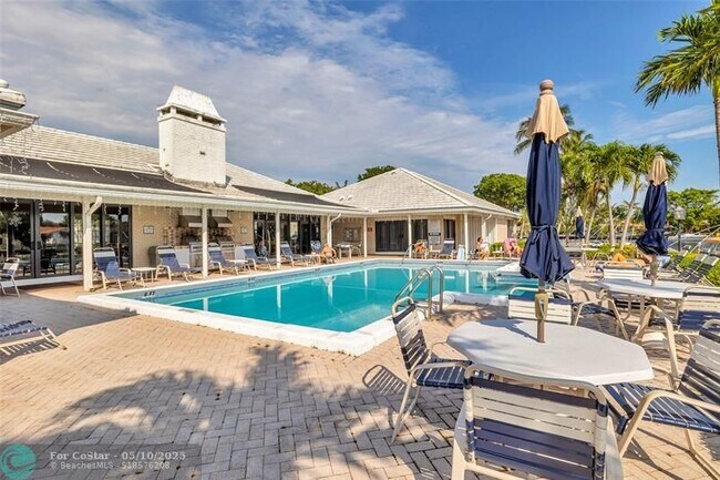 Building Photo - 160 Cypress Club Dr