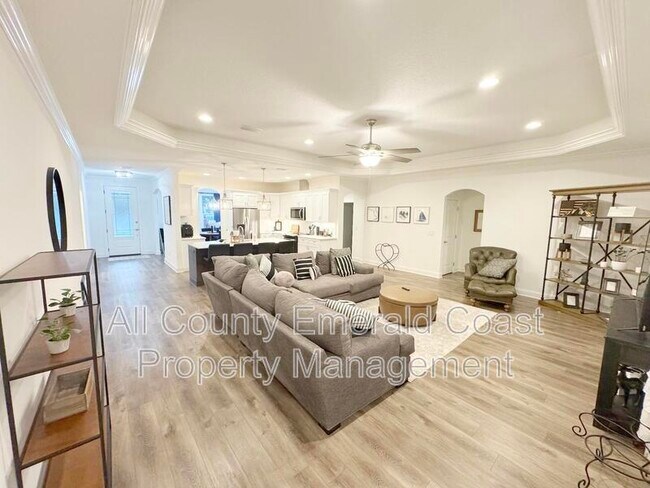 Building Photo - 481 Kelly St