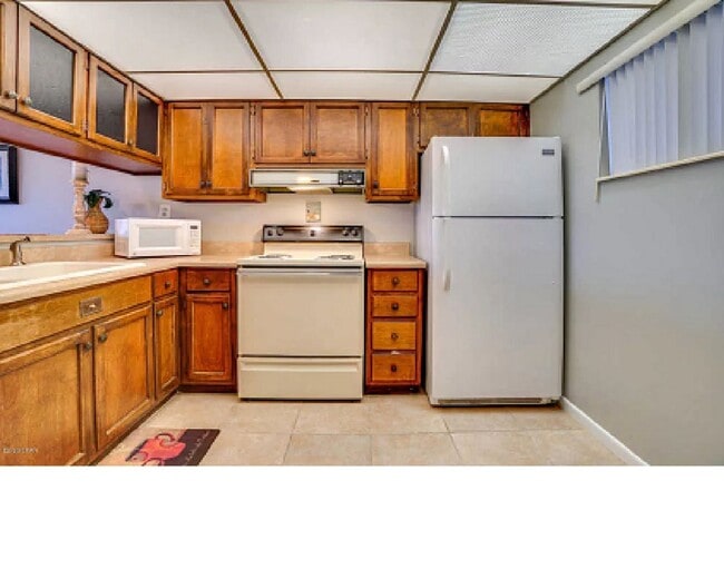 Building Photo - 112 Fairway Blvd