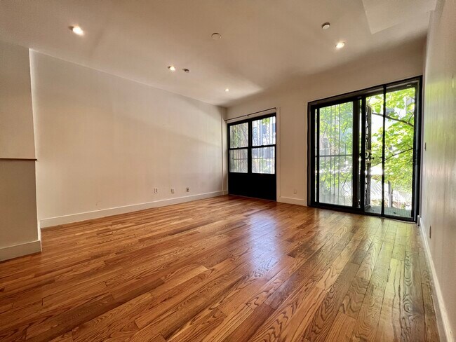 Building Photo - 162 W 120th St