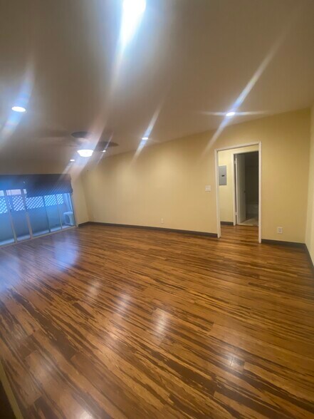 Building Photo - 8710 Delgany Ave