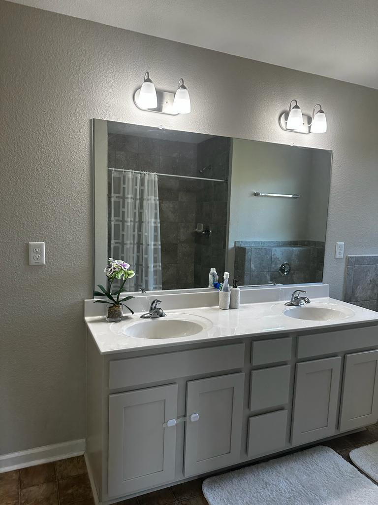 Master Bathroom - 601 Freeman Dr