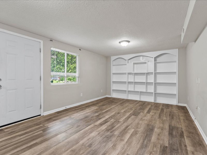 Building Photo - 10 W 98th St