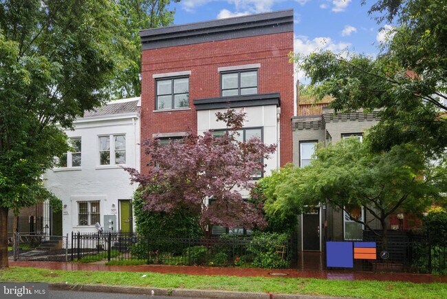 Building Photo - 1423 1st St NW