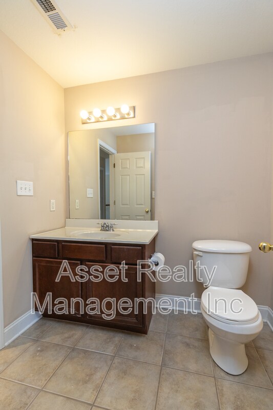 Building Photo - 8334 Bay Gardens Ln