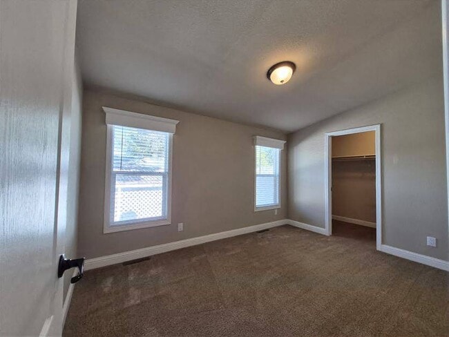 Building Photo - 1079 Mountain Shadows Blvd