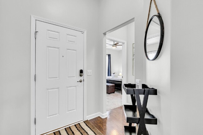 Building Photo - Cozy executive rental in Savannah highlands