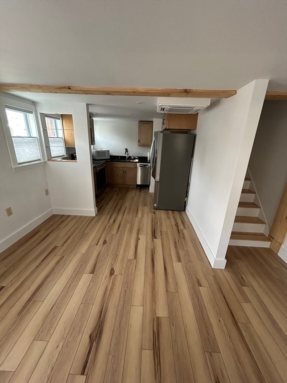 Building Photo - 11 Middle