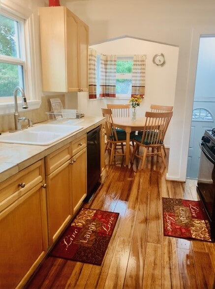 Building Photo - 5914 S Carver St