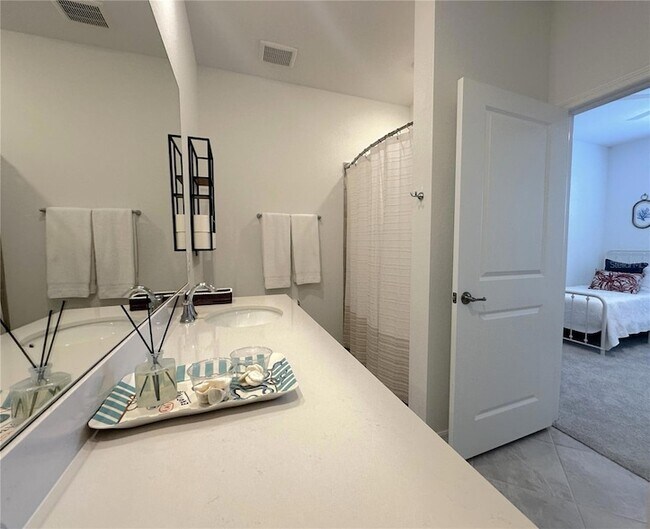 Building Photo - 14201 Heritage Landing Blvd