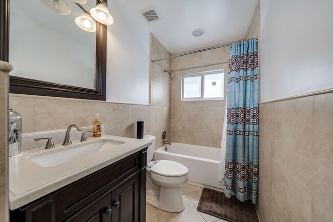 Building Photo - 9603 NW 67th Ct