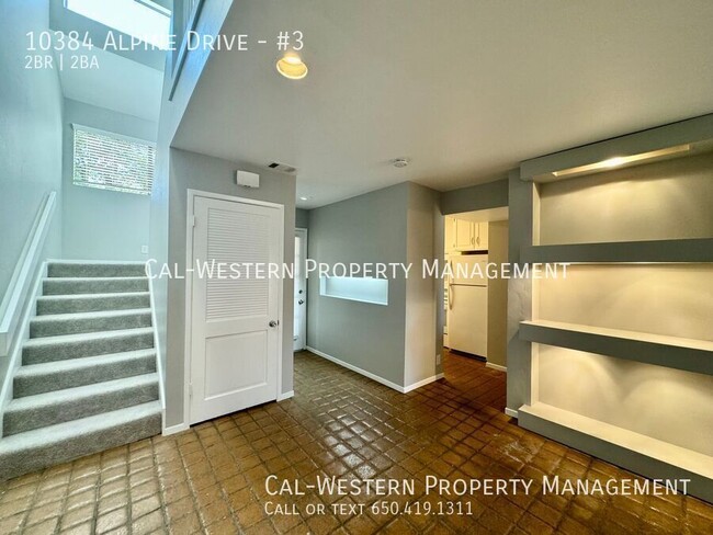 Building Photo - Beautiful 2 bedroom 1.5 townhome, nestled ...