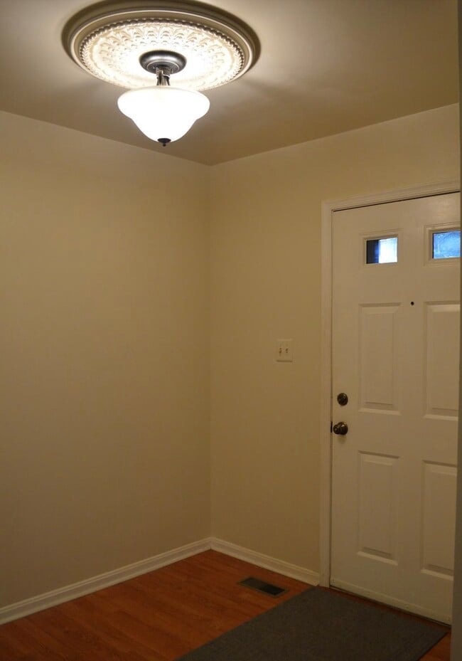 Building Photo - 17129 Briardale Rd