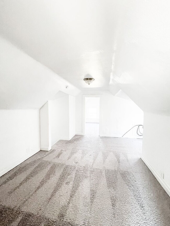 Building Photo - 406 Kingsboro St