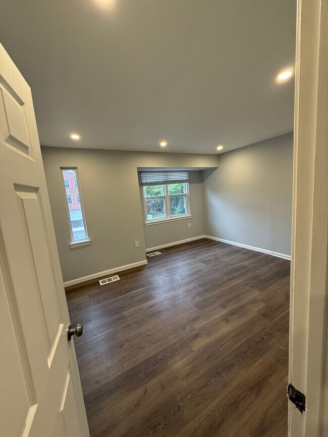 Building Photo - 238 Stevenson Square