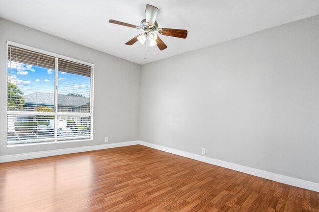 Building Photo - Fully Renovated Unfurnished 2 Bedroom/1.5 Bath at Southpointe