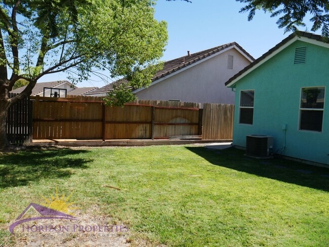 Building Photo - Bright Open 2 Bed 2 Bath 1,043 Sq Ft Antelope home