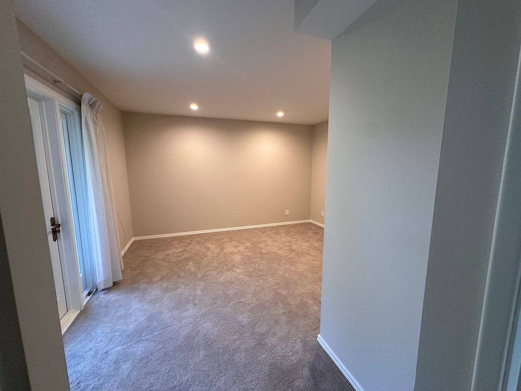 Building Photo - 16711 Greenview Ln