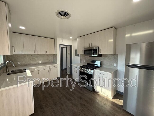 Building Photo - 632 Fir St