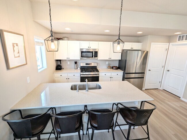 Building Photo - 7443 Gorgeted Quail Grv