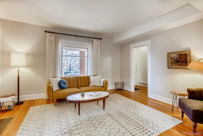 Building Photo - "Charming 4-Bed Oasis with 2.5 Baths in the Heart of Denver!"