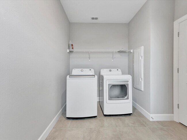 Building Photo - Savanna, Lakewood Ranch 4 bed/2.5 bath Unfurnished Home