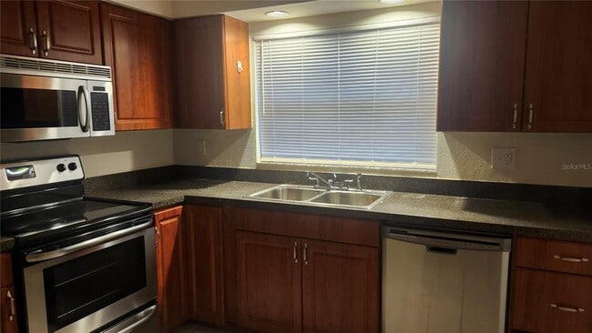 Building Photo - 11710 Wesson Cir W