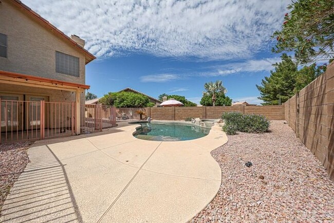 Building Photo - 5BD 3BA with Pool in West Chandler!