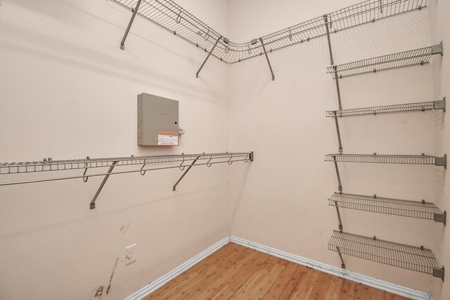 Building Photo - 5206 Laura Lee Ln