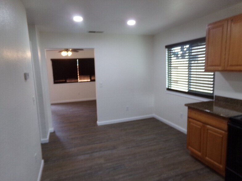 Building Photo - 222 Elm Ave