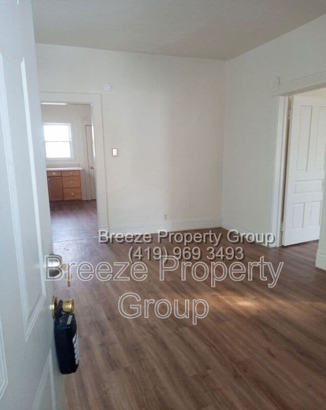 Primary Photo - 323 Champion St