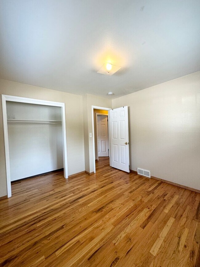 Building Photo - 3 Bed/1 Bath Home Near CSU!