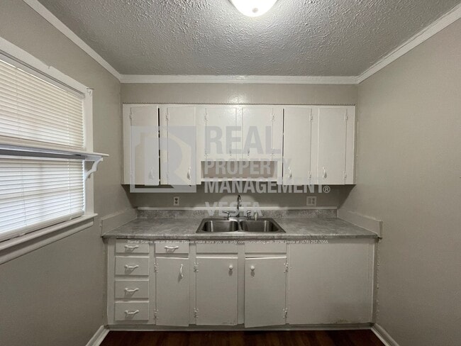 Building Photo - 2410 Dapleton Dr