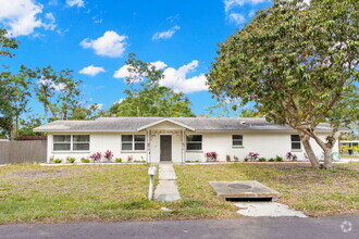 Building Photo - Beautiful Home For Rent in Gulfport!
