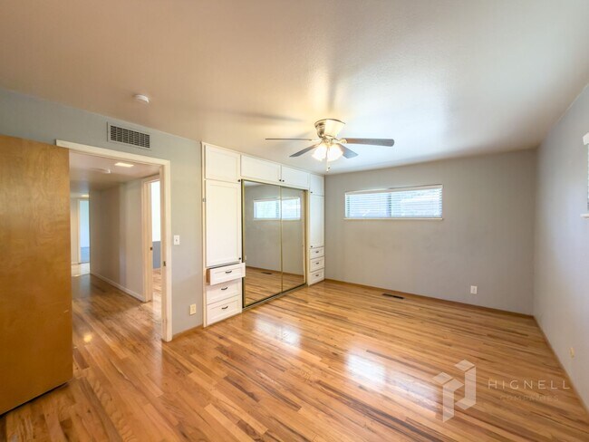 Building Photo - 1094 Manzanita Ave