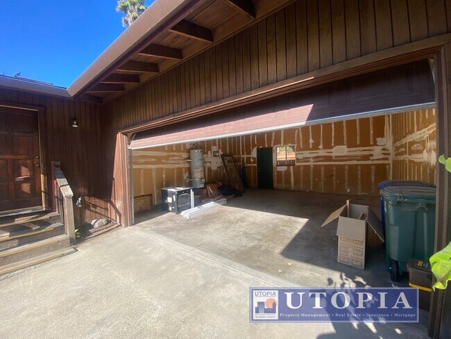 Building Photo - 136 Market St